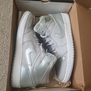 Air Jordan 1 Silver Anniversary